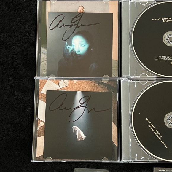 Bundle: Signed Ariana Grande Eternal Sunshine Deluxe CD D2C and Levitating Rare - Picture 2 of 2